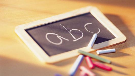 想要從事翻譯行業(yè)，應(yīng)該考慮到什么？